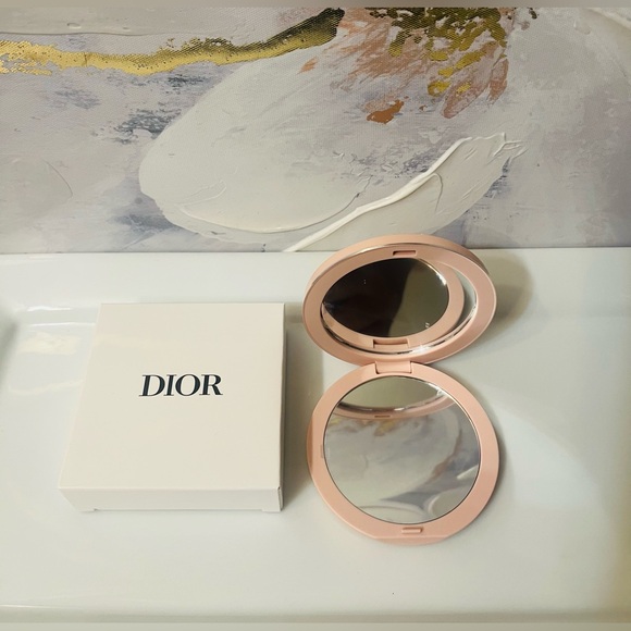 🛍️ NIB Dior GWP Pink Quilted Leather Compact Mirror - Picture 3 of 4